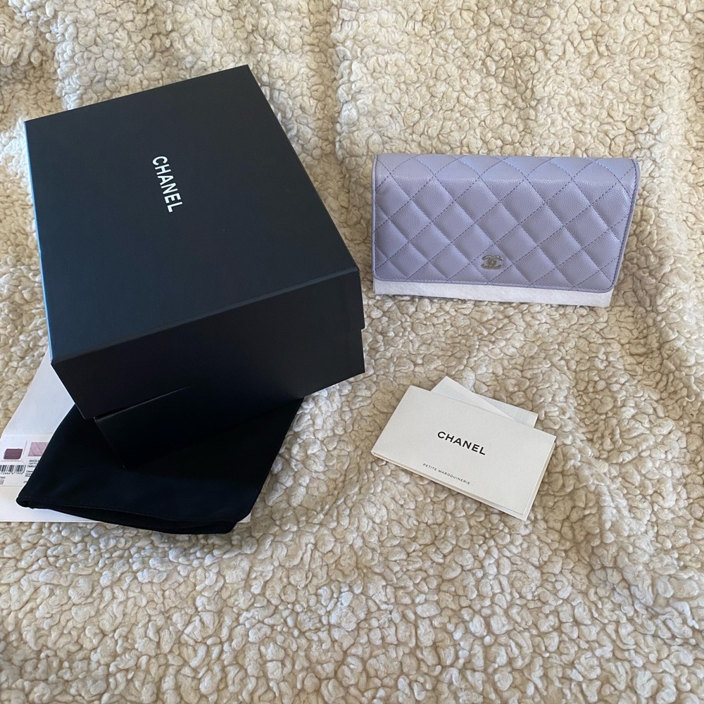 Chanel wallet on chain 21k